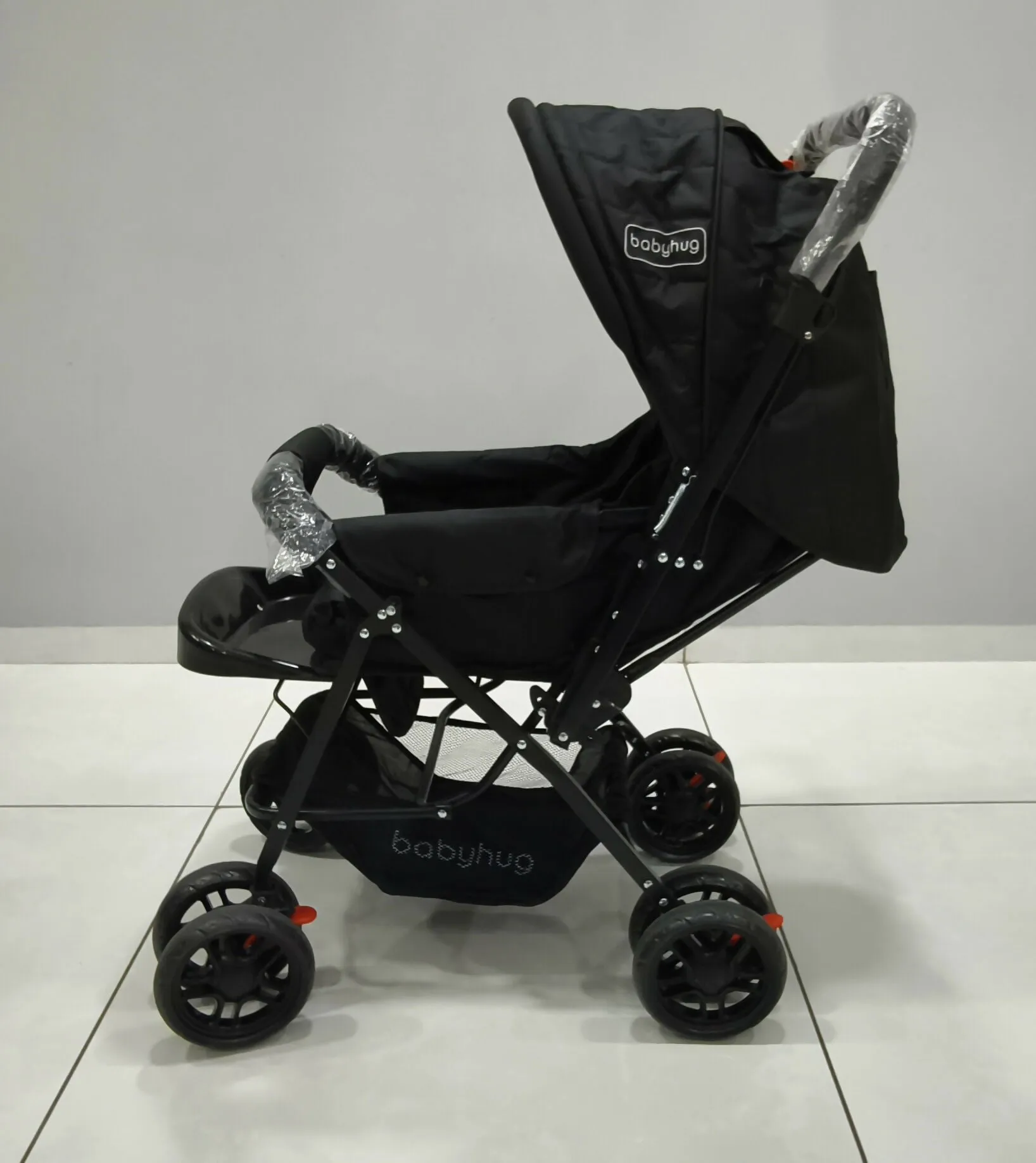 BABYHUG  Cocoon Stroller with Mosquito Net & reversible Handle