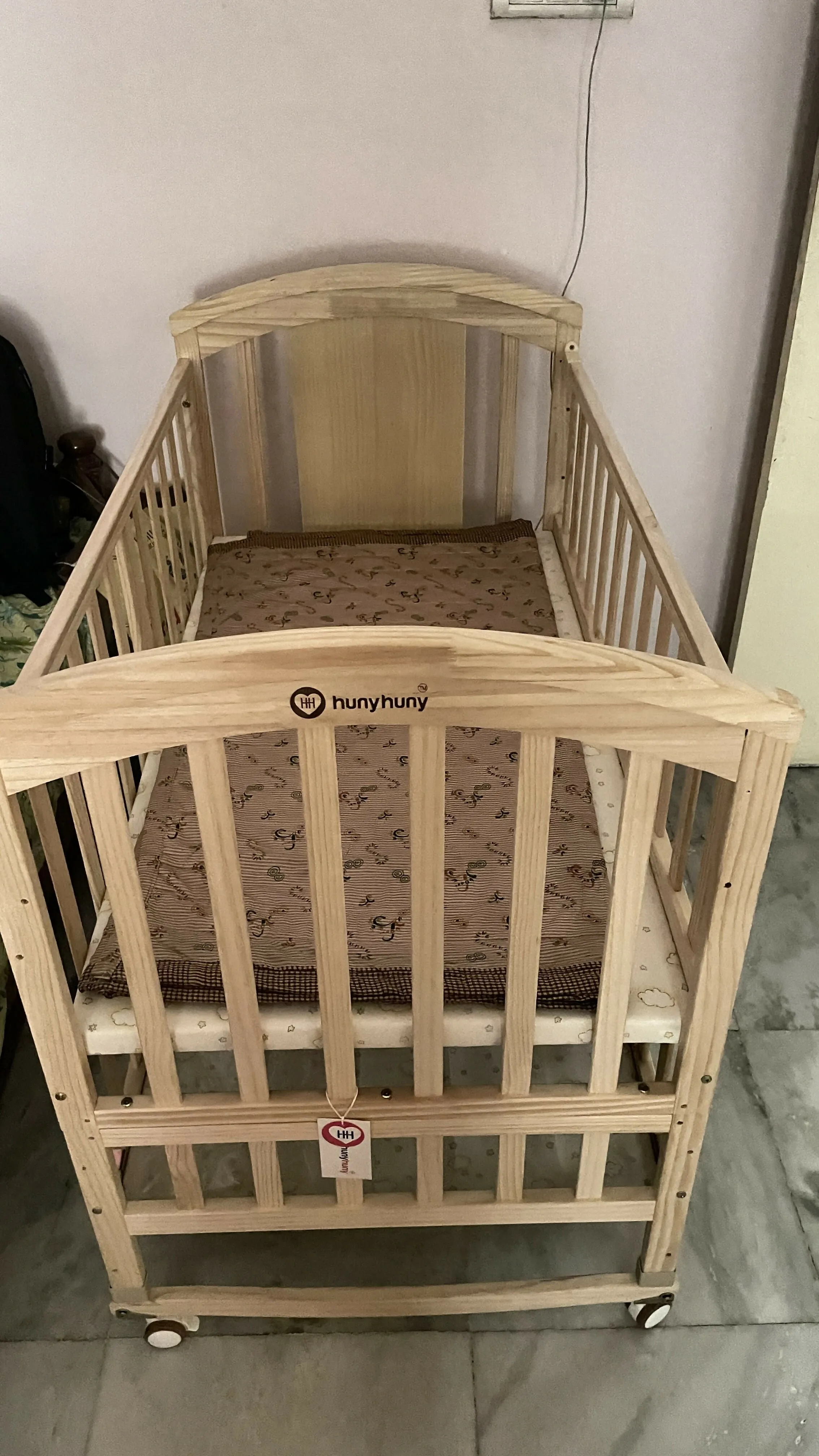 HUNY HUNY 12 IN 1 Baby Cot,