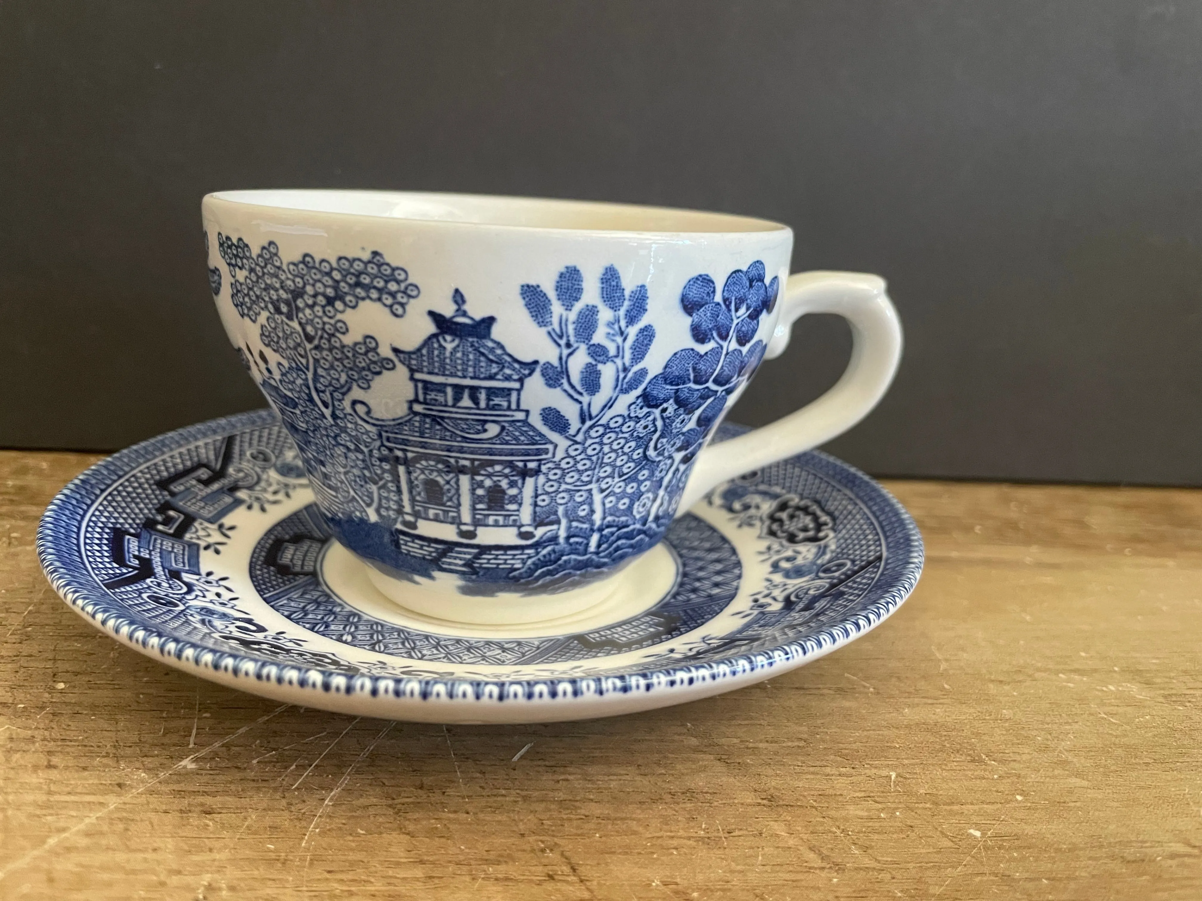 <€€ Vintage Churchill Blue and White Willow Coffee Tea Cup and Saucer Oriental Design England