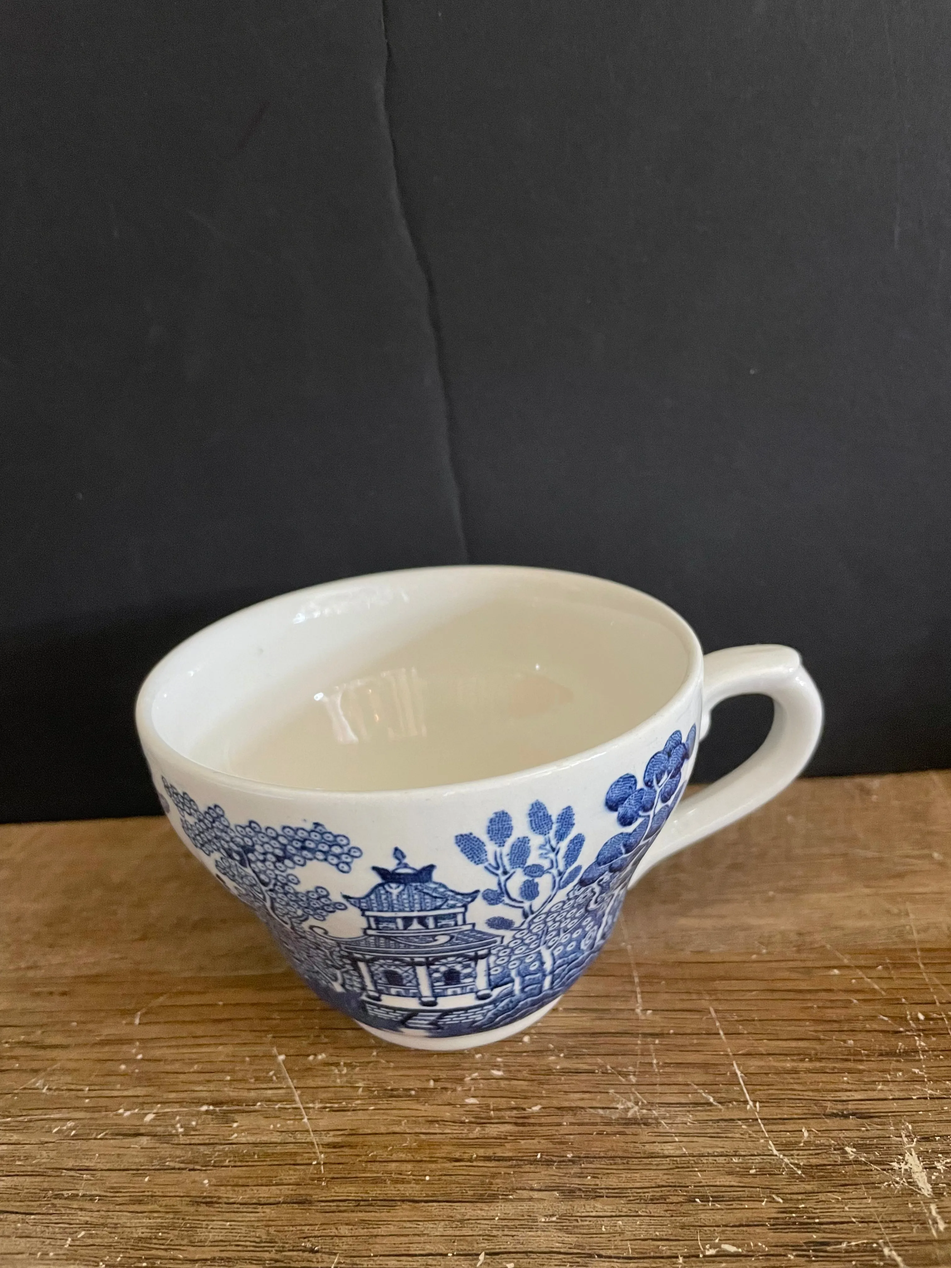 <€€ Vintage Churchill Blue and White Willow Coffee Tea Cup and Saucer Oriental Design England