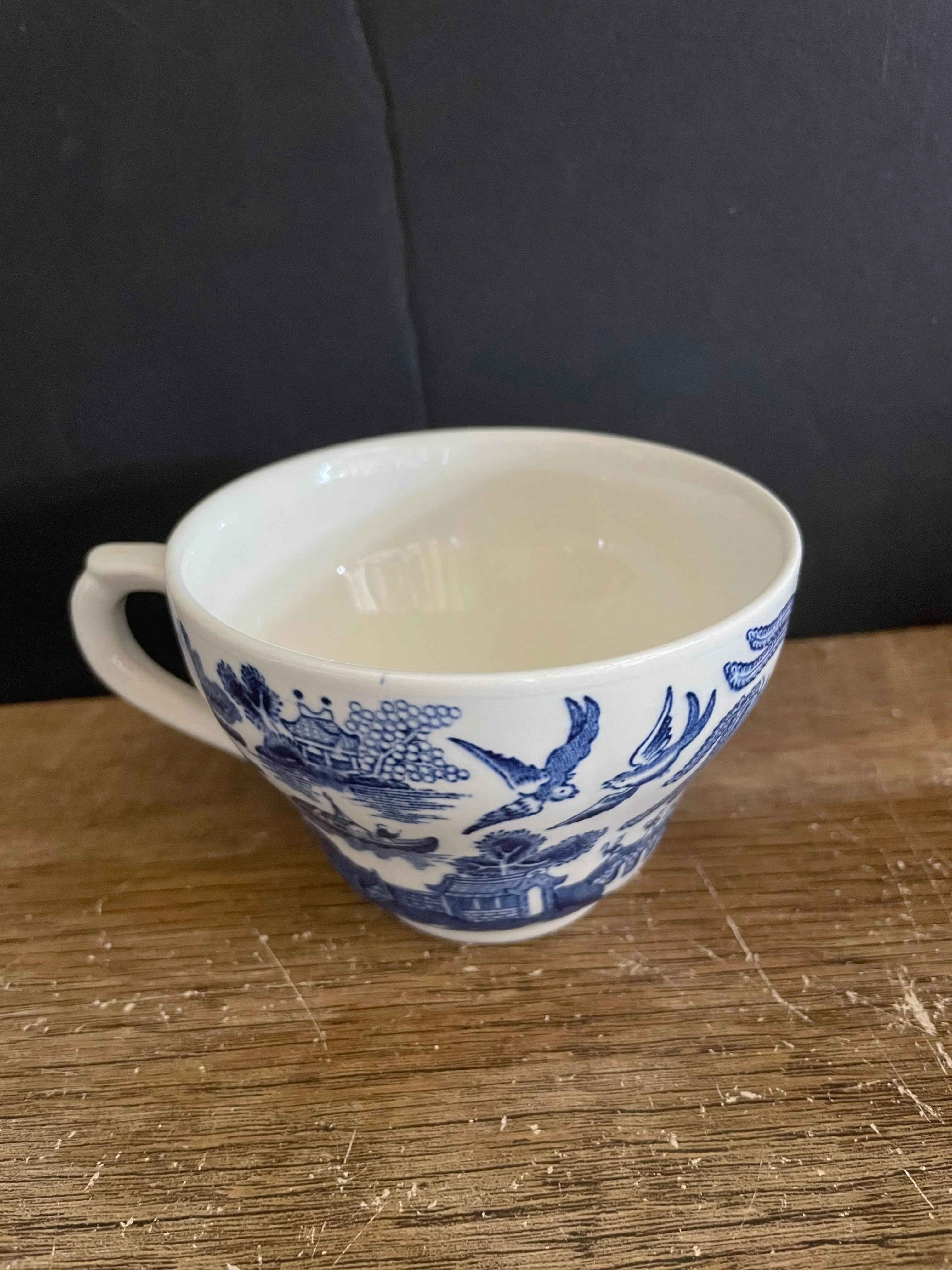 <€€ Vintage Churchill Blue and White Willow Coffee Tea Cup and Saucer Oriental Design England