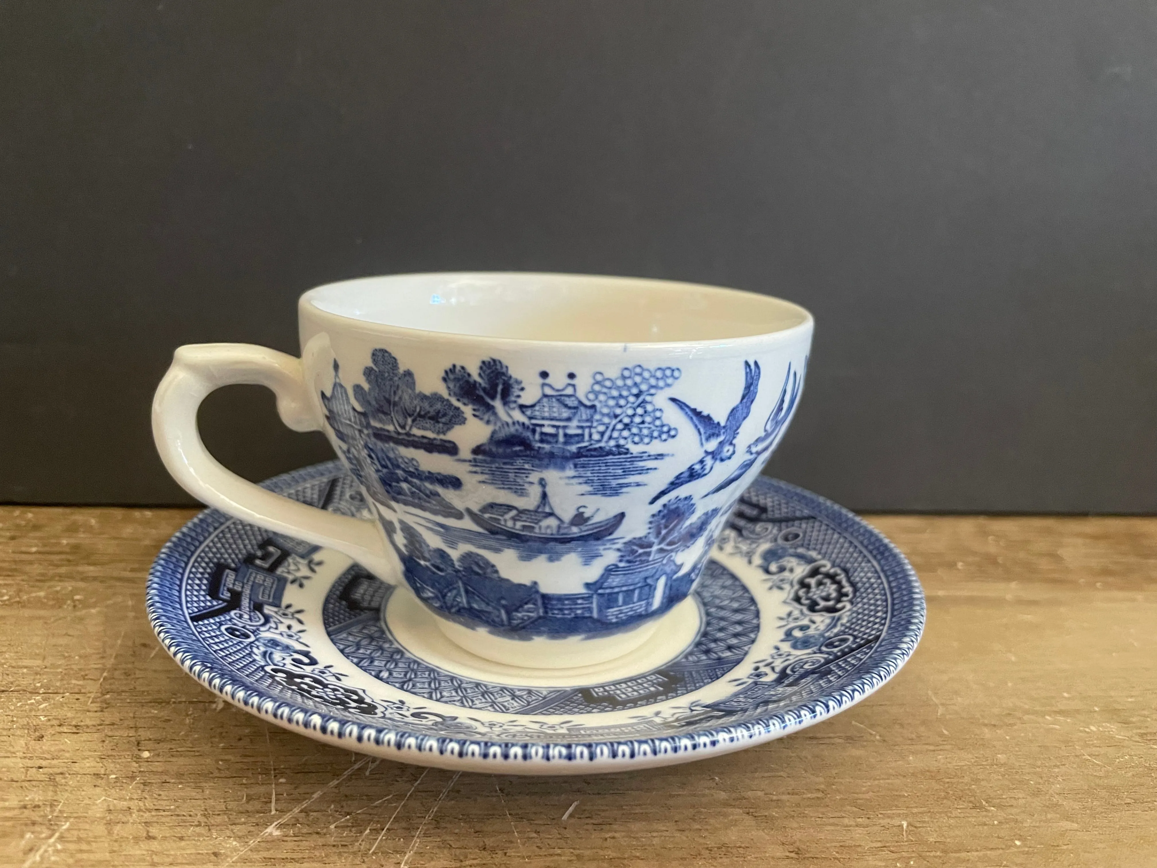 <€€ Vintage Churchill Blue and White Willow Coffee Tea Cup and Saucer Oriental Design England