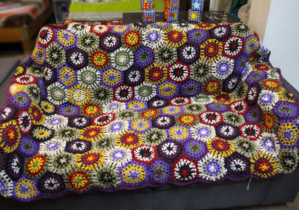 Purple Edges Hexagon Flower Pattern Multicolor Hand Crochet Woolen Blanket/Throw