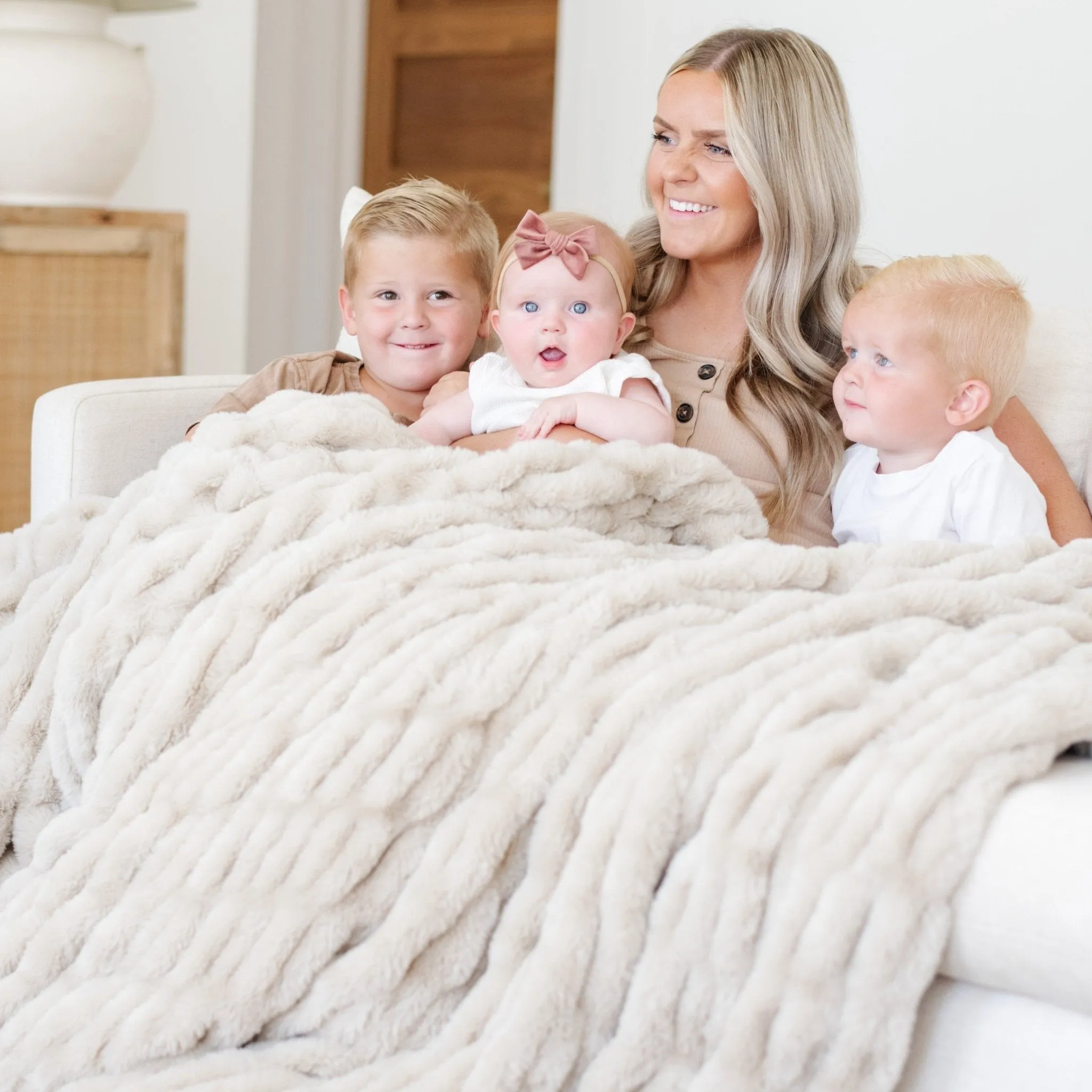 Saranoni Double Ruched Faux Fur XL Throw Blanket | Flax