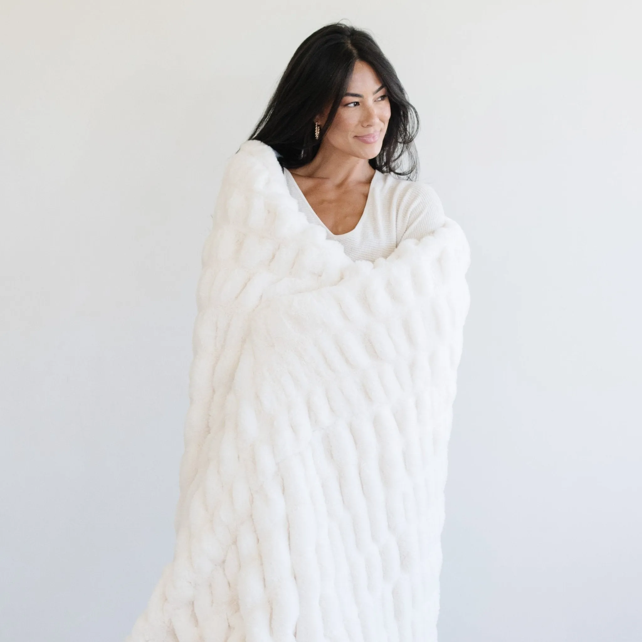 Saranoni Double Ruched Faux Fur XL Throw Blanket | Flax