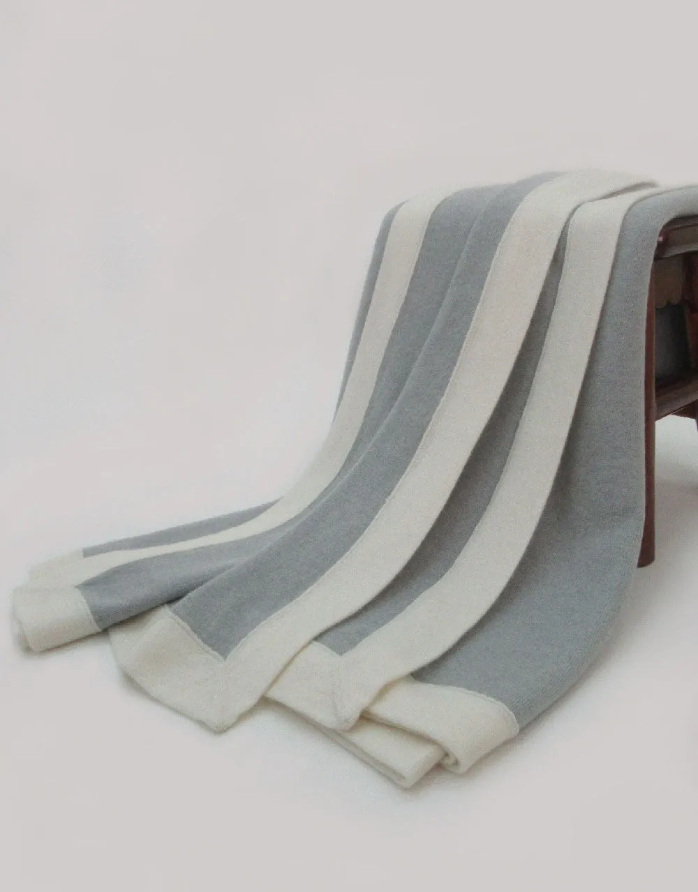 The Big Cashmere Sofa Blanket in Cloudy